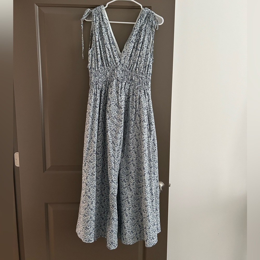 Madewell floral dress size medium. Worn only a couple times. So pretty in person - Picture 2 of 4